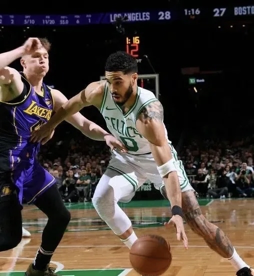 开云体育登录入口 湖人带队取胜！，塔图姆重要时刻重要助攻全场沸腾不已